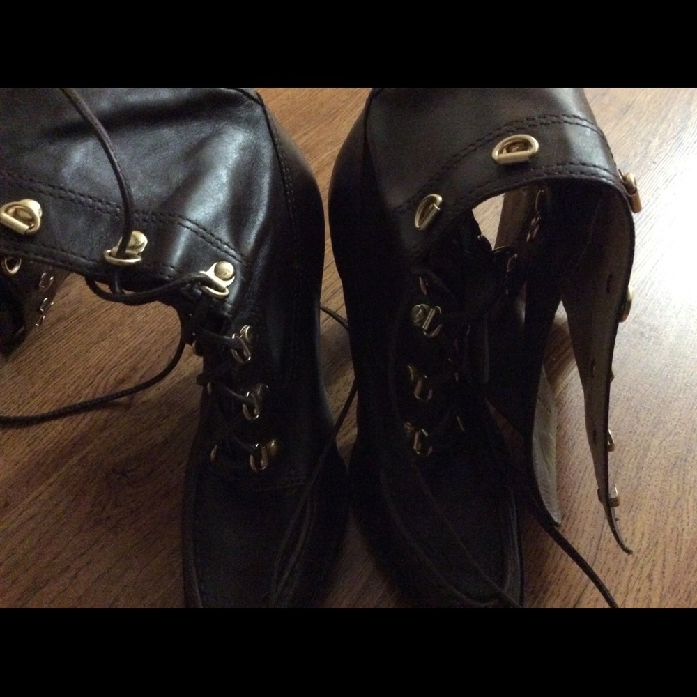 Used Micheal Kors Lace Up Boots